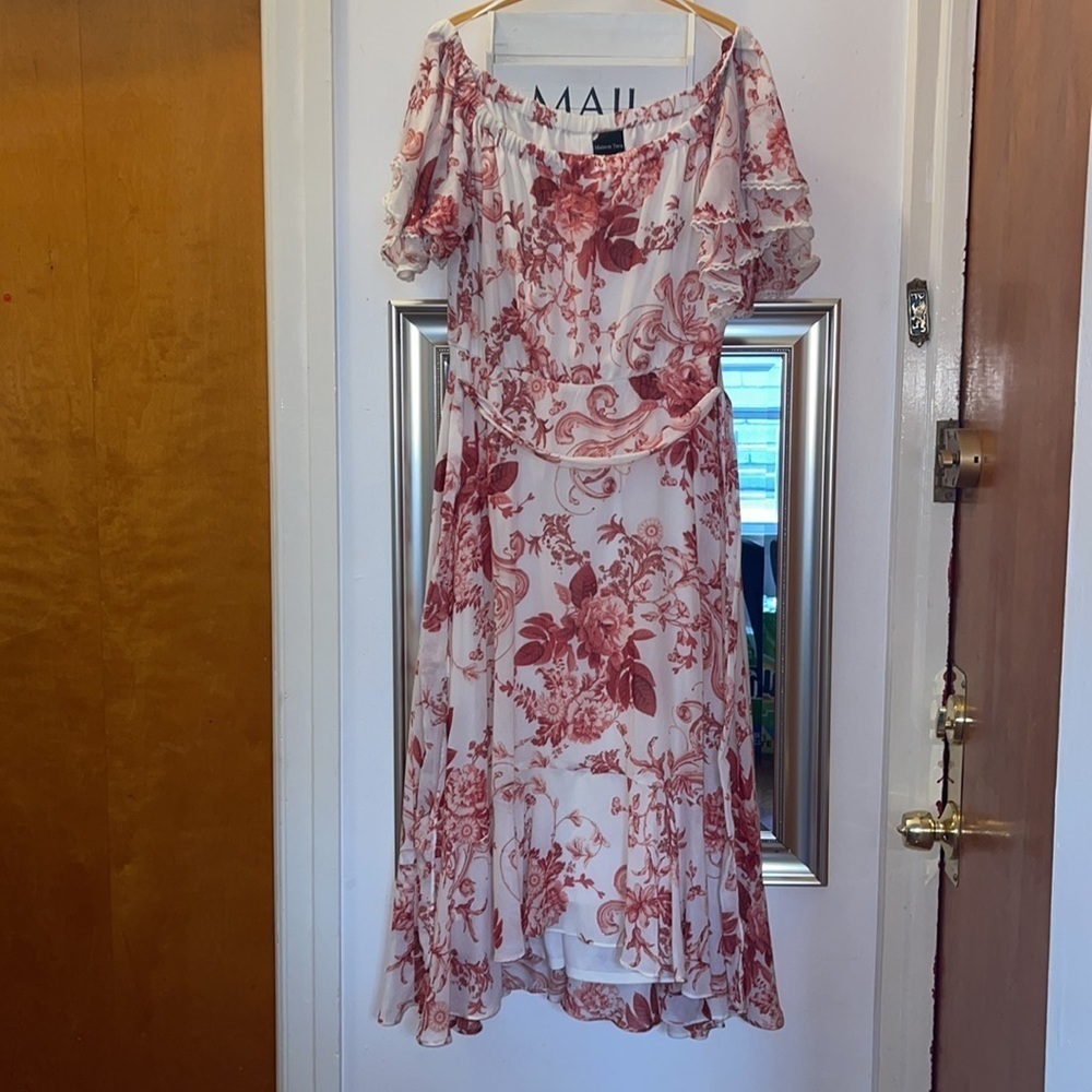 𝅺madison Tara Floral Belted Midi Dress